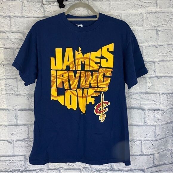 Cleveland cavs throwback t-shirt men’s size med but runs small - Picture 1 of 4